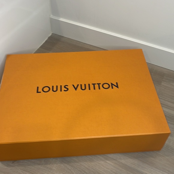 Authentic Louis Vuitton gift box - Picture 6 of 8